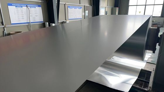 0.55mm 厚さ 1250mm 幅 カラーコーティング アルミニウムコイル 雨水の水槽 プリペイントアルミニウムシートで使用