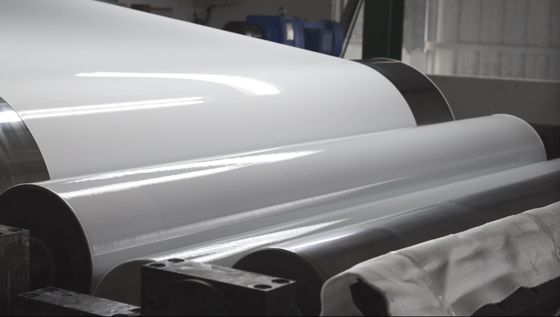 合金 3005 白色 0.60mm 厚さ 1250mm 広い白色 コーティング アルミニウム 洗濯機とドライヤー製造