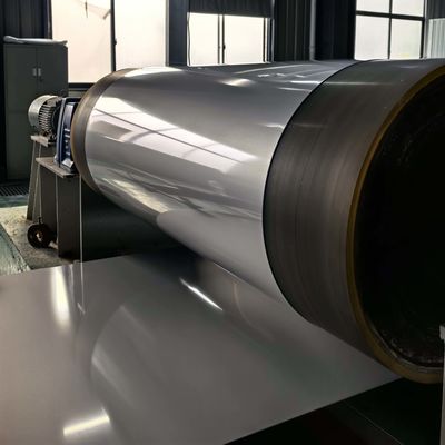 標準RAL カラー PE / PVDF 0.5-1.0mm 壁パネルを生産するために使用されるアルミニウムコイル