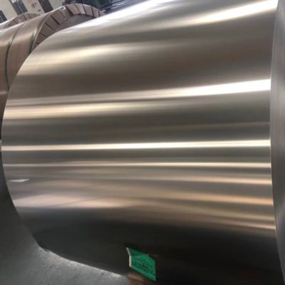 屋根防水ライニング用アルミニウム合金 8011 アルミニウムコイル (0.4 ～ 0.6 mm、カスタマイズ可能な幅、PE 防食表面)