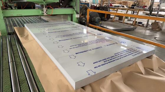 0.03 インチの厚さのステイン表面仕上げ室内装飾パネル用塗装済みアルミニウム シート